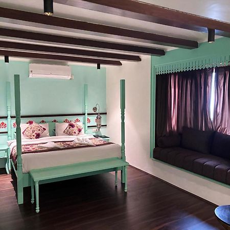 Hotel Green Rooms, Vintage Luxury Near Dal Lake Срінагар Екстер'єр фото
