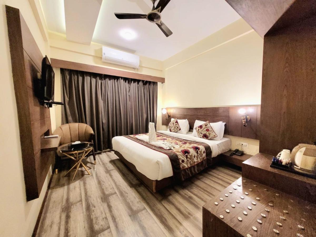 Hotel Green Rooms, Vintage Luxury Near Dal Lake Срінагар Екстер'єр фото