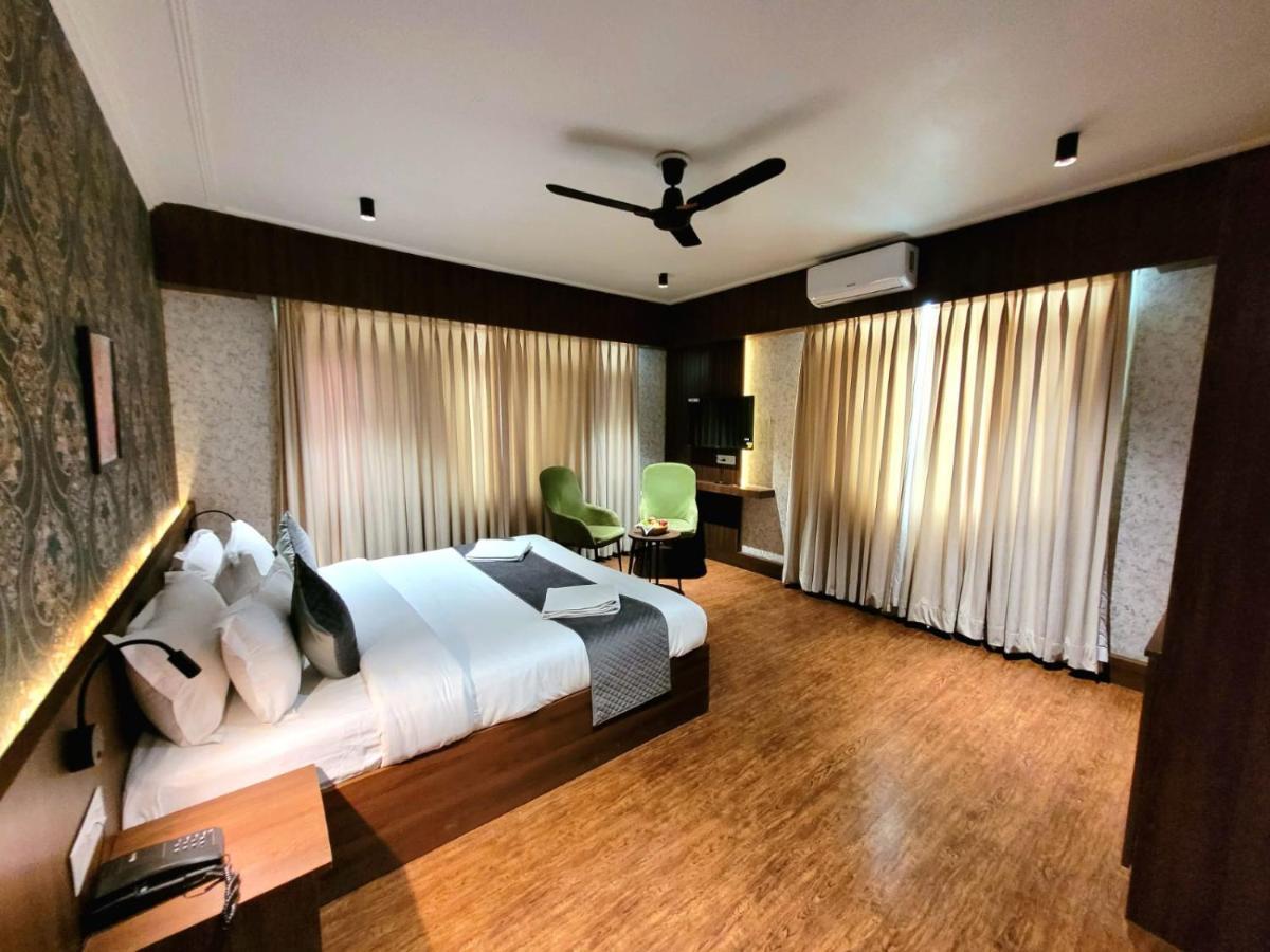 Hotel Green Rooms, Vintage Luxury Near Dal Lake Срінагар Екстер'єр фото