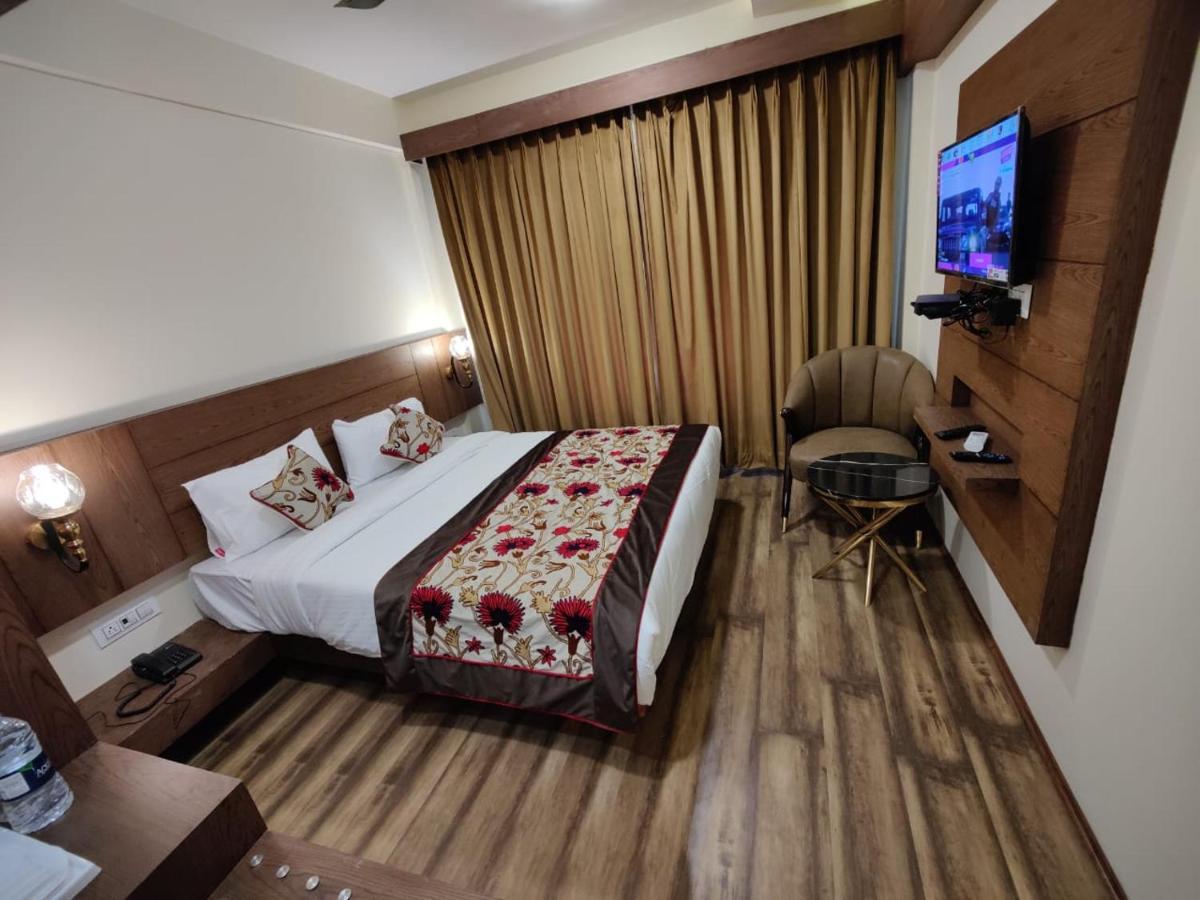 Hotel Green Rooms, Vintage Luxury Near Dal Lake Срінагар Екстер'єр фото