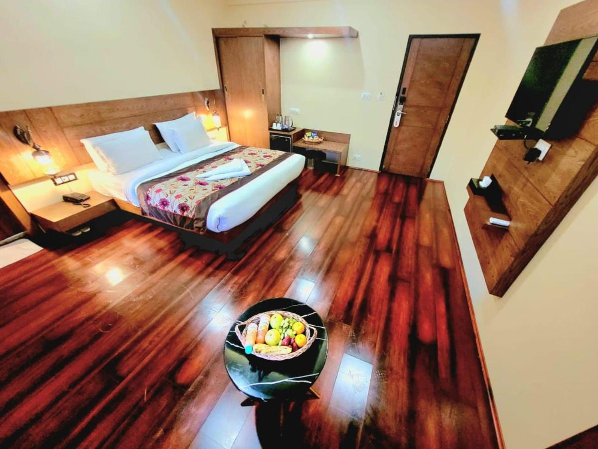 Hotel Green Rooms, Vintage Luxury Near Dal Lake Срінагар Екстер'єр фото