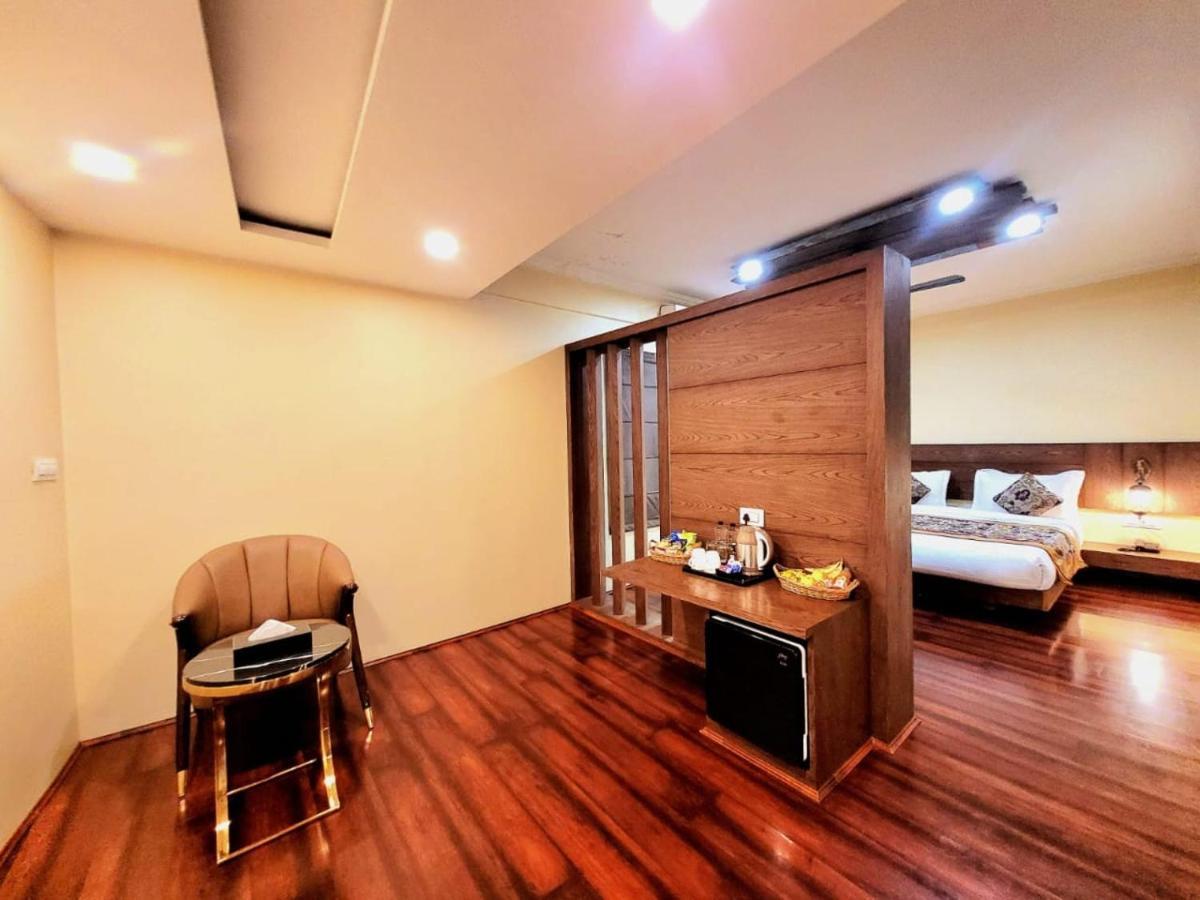 Hotel Green Rooms, Vintage Luxury Near Dal Lake Срінагар Екстер'єр фото